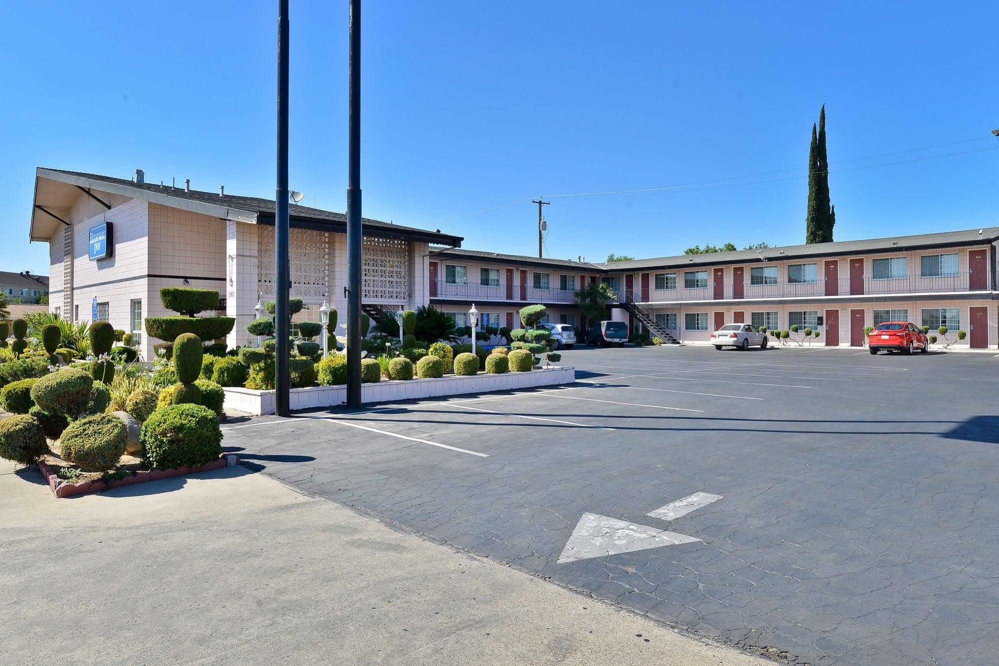 Rodeway Inn Near University-Gateway To Yosemite Мърсед Екстериор снимка