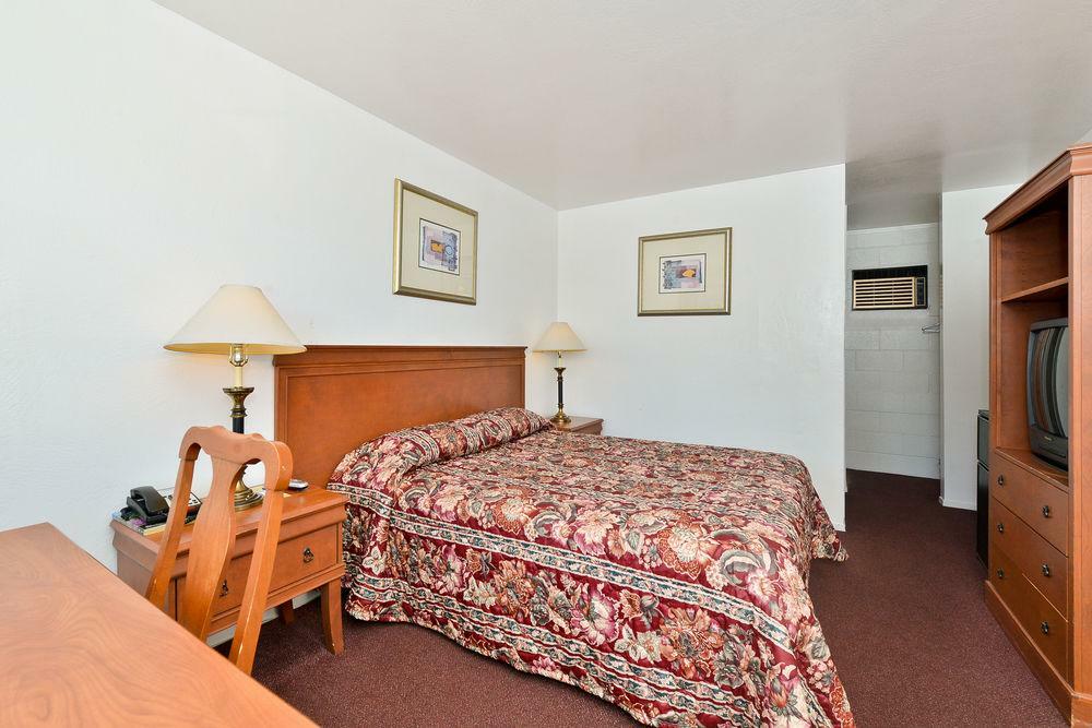 Rodeway Inn Near University-Gateway To Yosemite Мърсед Екстериор снимка