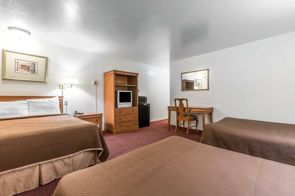 Rodeway Inn Near University-Gateway To Yosemite Мърсед Екстериор снимка