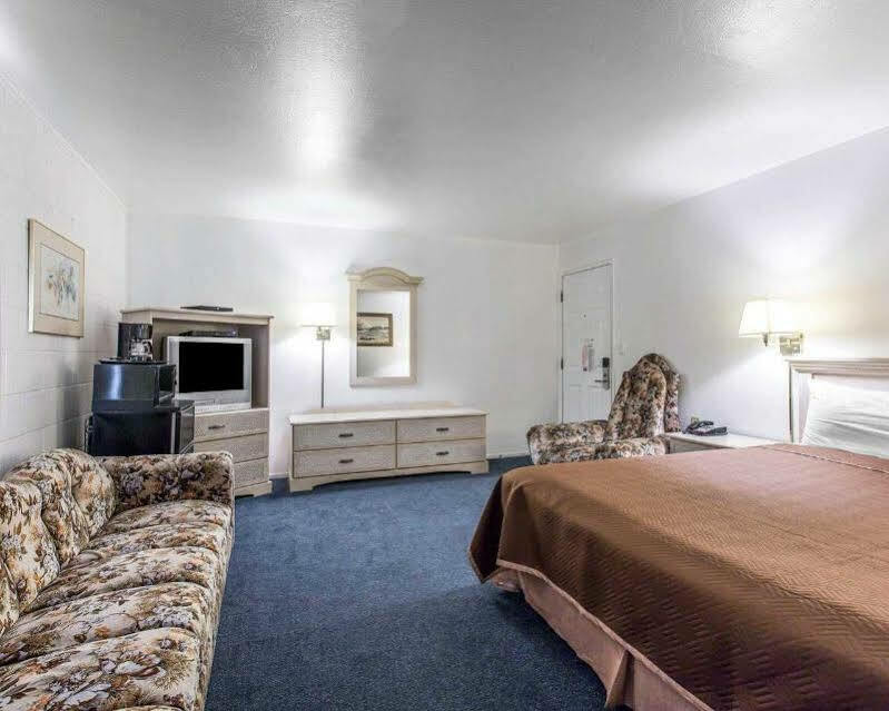 Rodeway Inn Near University-Gateway To Yosemite Мърсед Екстериор снимка