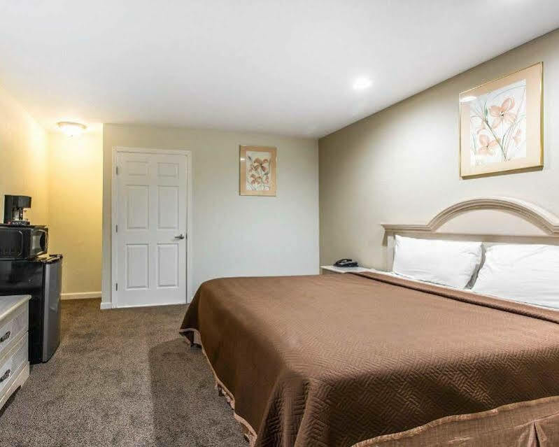 Rodeway Inn Near University-Gateway To Yosemite Мърсед Екстериор снимка